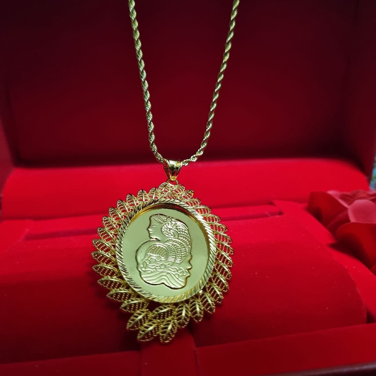 گردنبند طلاروس طرح 11